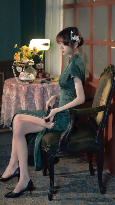 人像壁纸 藤原由纪 绿色旗袍美女 长腿美腿4k手机壁纸竖屏美女2160×3840