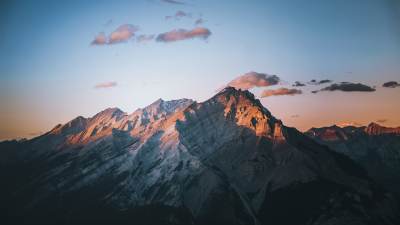 风景壁纸 山峰 云朵 雪山 神秘