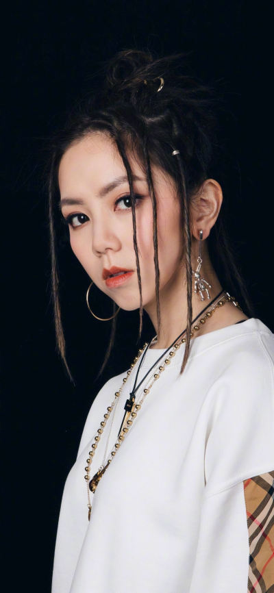 人像壁纸 [2436×1125]艺人 脏辫 邓紫棋 歌手 苹果手机美女壁纸图片