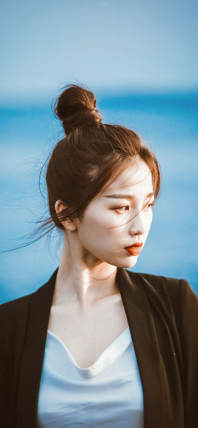 人像壁纸 [2436×1125]虞书欣 丸子头 演员 明星 艺人 苹果手机美女壁纸图片