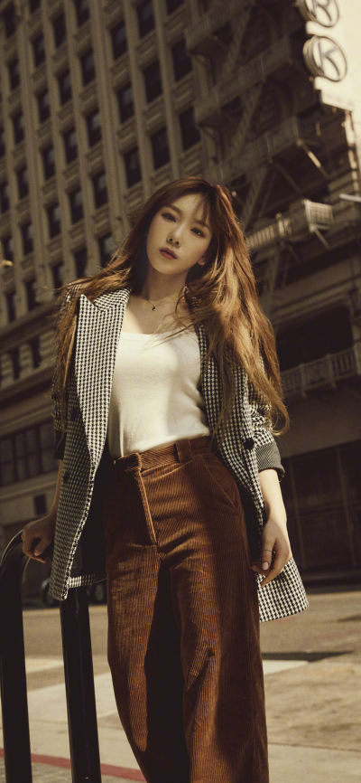 人像壁纸 [2436×1125]泰妍 韩国 歌手 韩星 明星 苹果手机美女壁纸图片