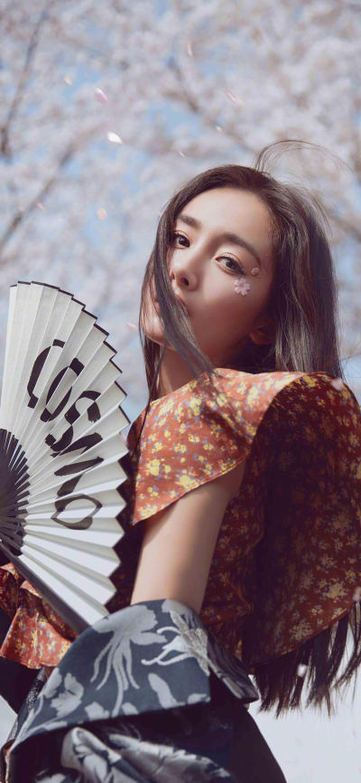 人像壁纸 [2436×1125]杨幂 演员 明星 艺人 时尚 幂幂 樱花 苹果手机美女壁纸图片