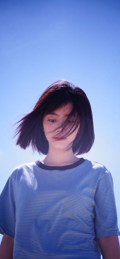 人像壁纸 [2436×1125]谭松韵 演员 明星 艺人 小清新 短发 苹果手机美女壁纸图片