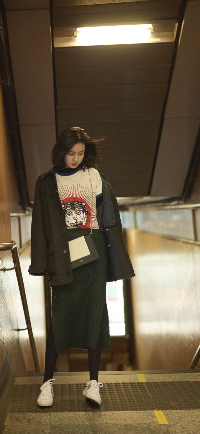 人像壁纸 [2436×1125]郑合惠子 演员 明星 香港 街拍 苹果手机美女壁纸图片