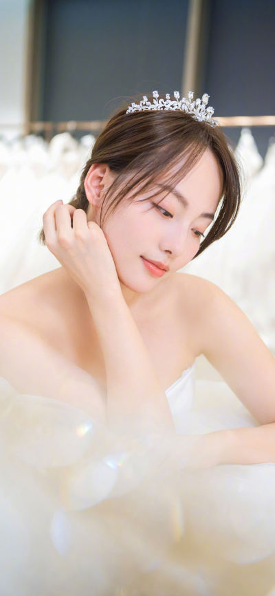 人像壁纸 [2436×1125]张嘉倪 演员 明星 艺人 婚纱 苹果手机美女壁纸图片