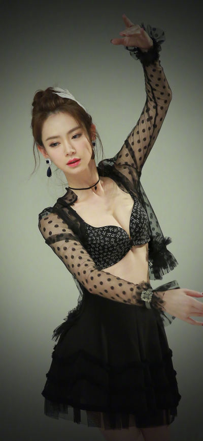 人像壁纸 [2436×1125]戚薇 演员 歌手 艺人 苹果手机美女壁纸图片
