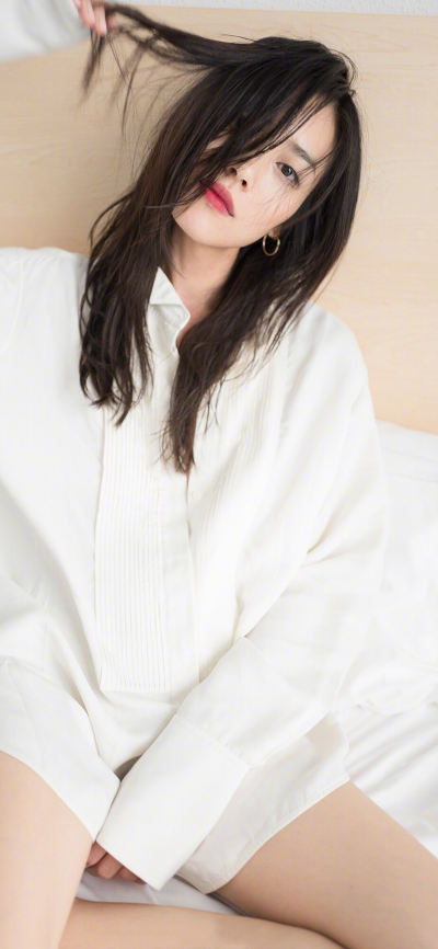 人像壁纸 [2436×1125]刘雯 大表姐 超模 性感 写真 苹果手机美女壁纸图片