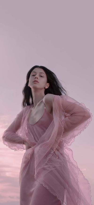 人像壁纸 [2436×1125]欧美 模特 写真 服饰 粉色 苹果手机美女壁纸图片