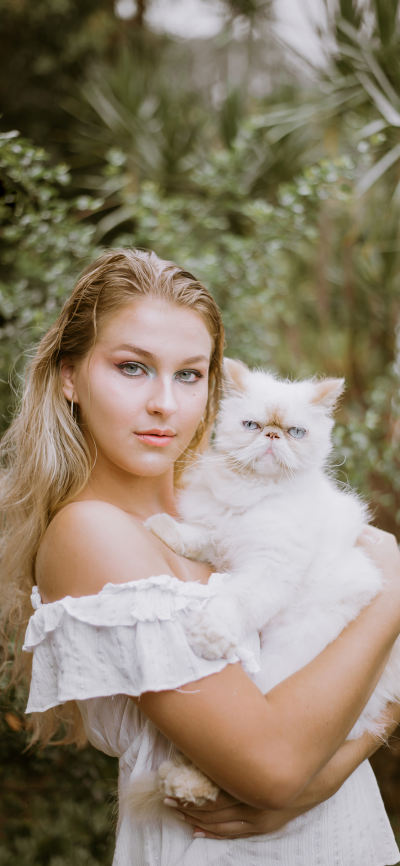 人像壁纸 [2436×1125]欧美 美女 宠物 猫咪 白色 苹果手机美女壁纸图片