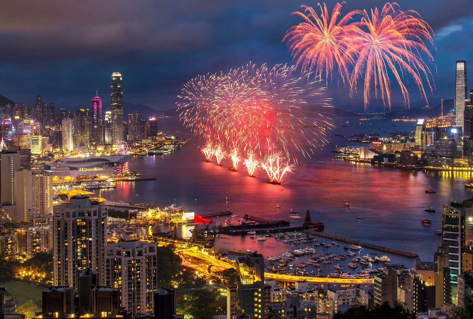 必应壁纸 2019年7月1日 【香港回归22周年】