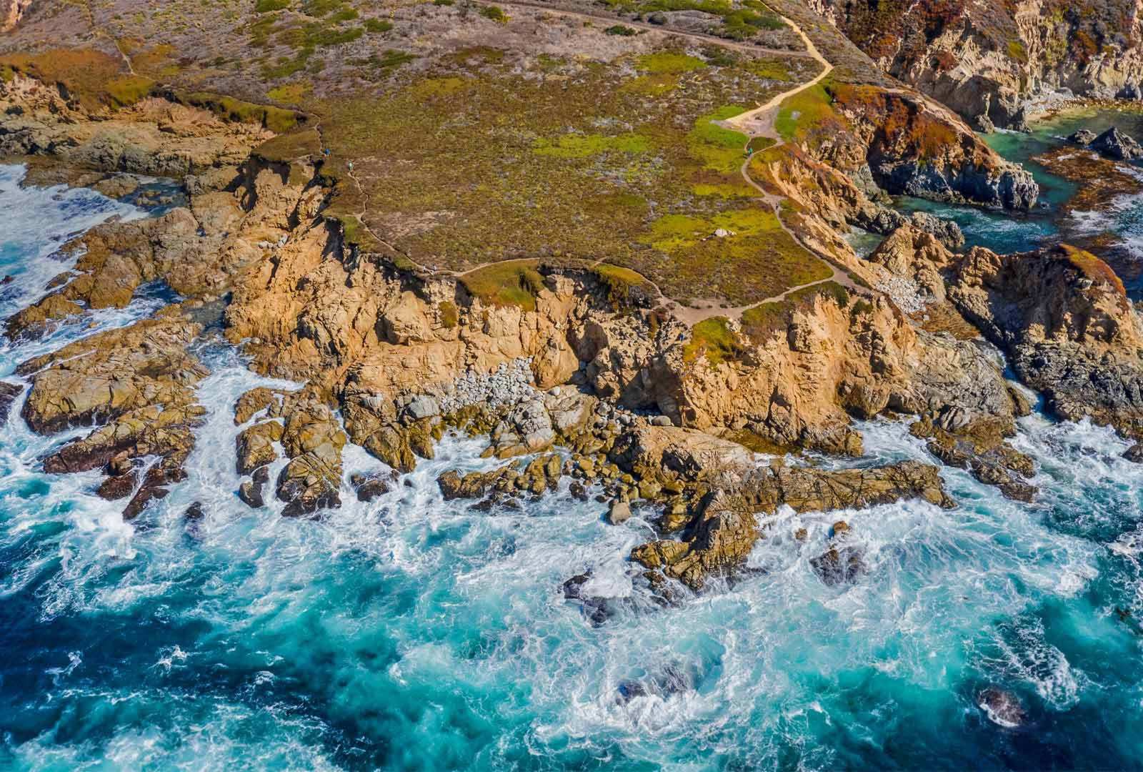 必应壁纸 2020年3月26日 鸟瞰蒙特雷附近的大苏尔海岸线，加利福尼亚州