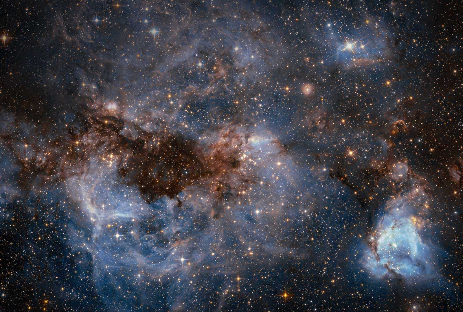 必应壁纸 2020年4月24日 由哈勃太空望远镜拍摄的大麦哲伦星云