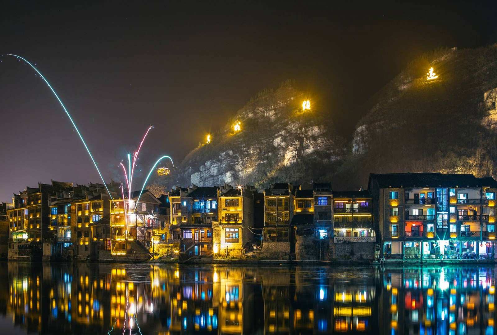必应壁纸 2021年2月11日 【今日除夕】（© DANNY HU）