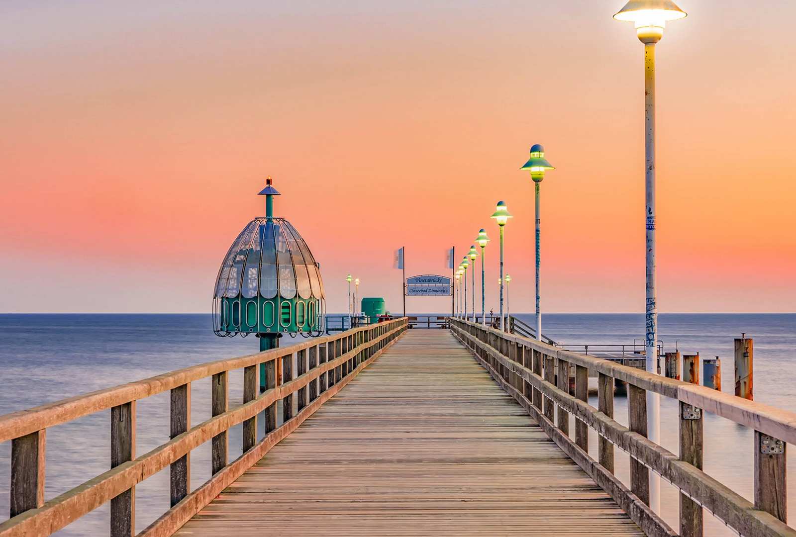 必应壁纸 2021年7月18日 Zinnowitz pier on Usedom island in the Baltic Sea, Germany