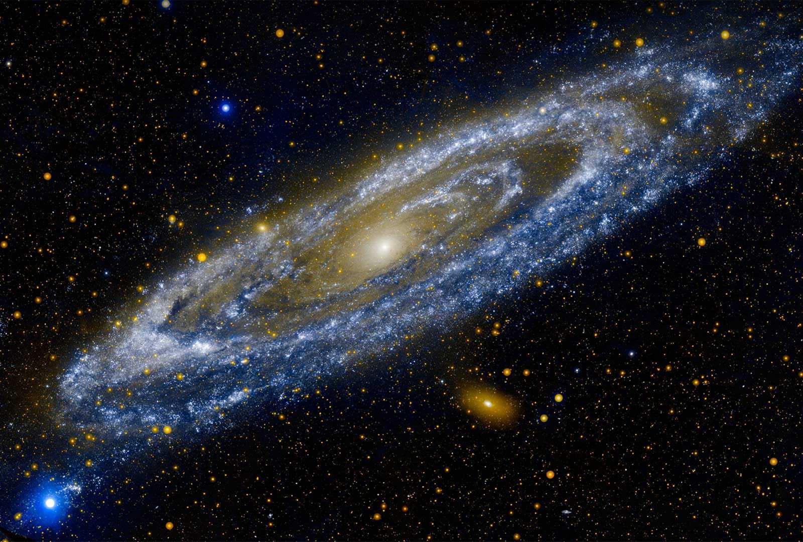 必应壁纸 2021年10月4日 绚烂的仙女座星系