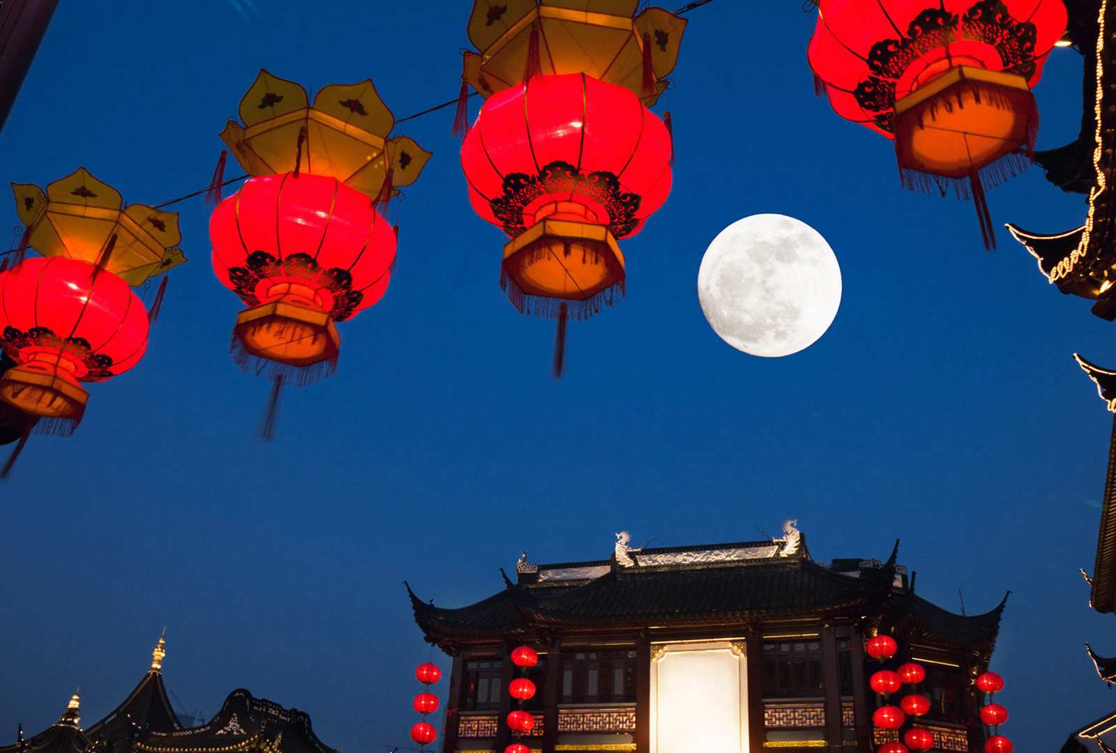 必应壁纸 2022年9月10日 海上生明月，天涯共此时