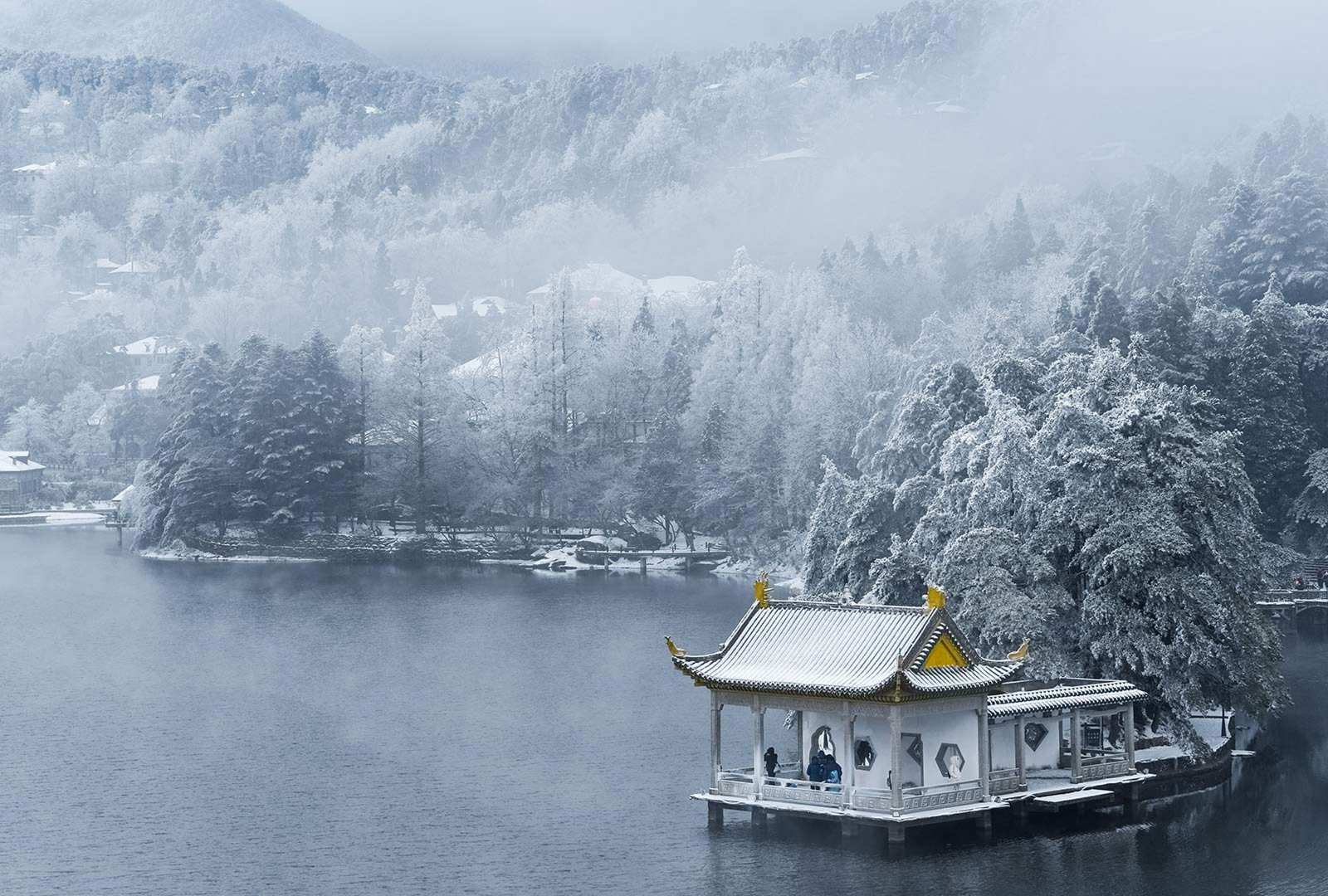 必应壁纸 2022年11月7日 冬天来了
