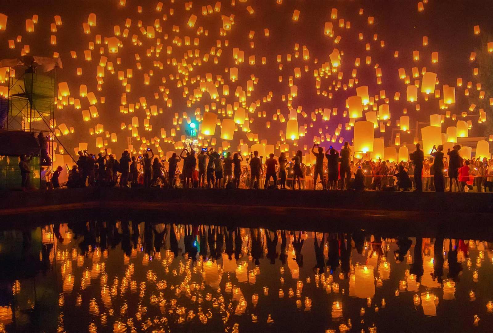 必应壁纸 2022年11月8日 祝福和祈愿的日子