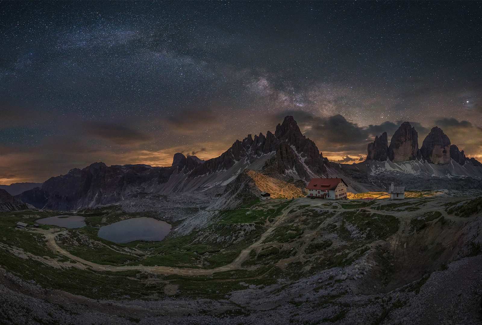 必应壁纸 2023年3月28日 这些蔚为壮观的山峰在何处？