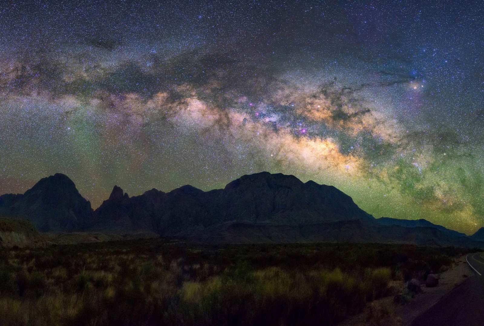 必应壁纸 2024年6月12日 星光盛宴