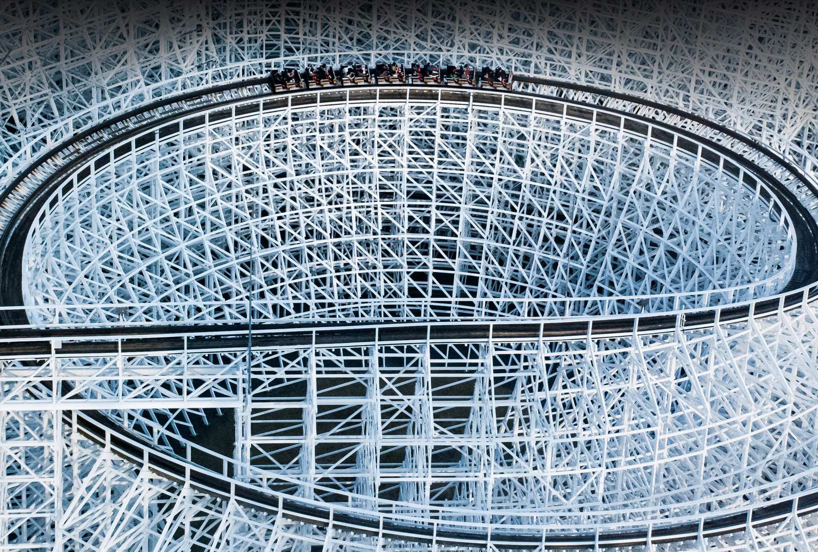 必应壁纸 2024年8月16日 系好安全带！