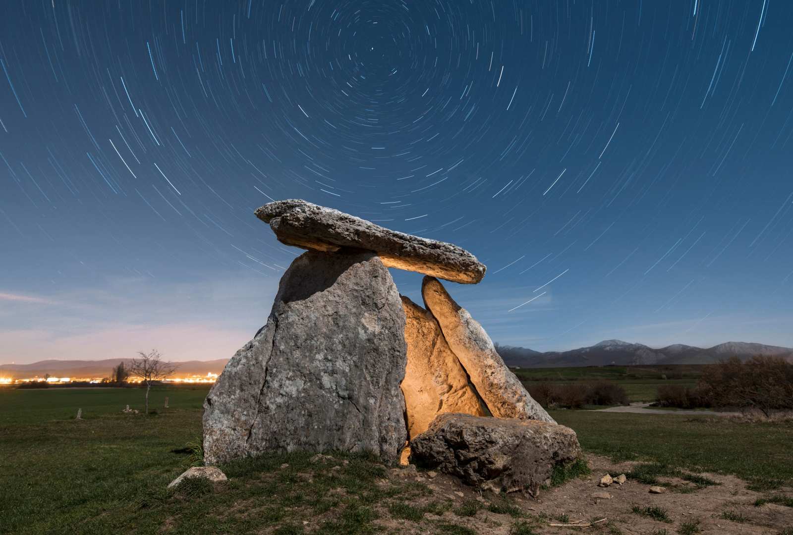 必应壁纸 2025年3月14日 天空中的圆周率