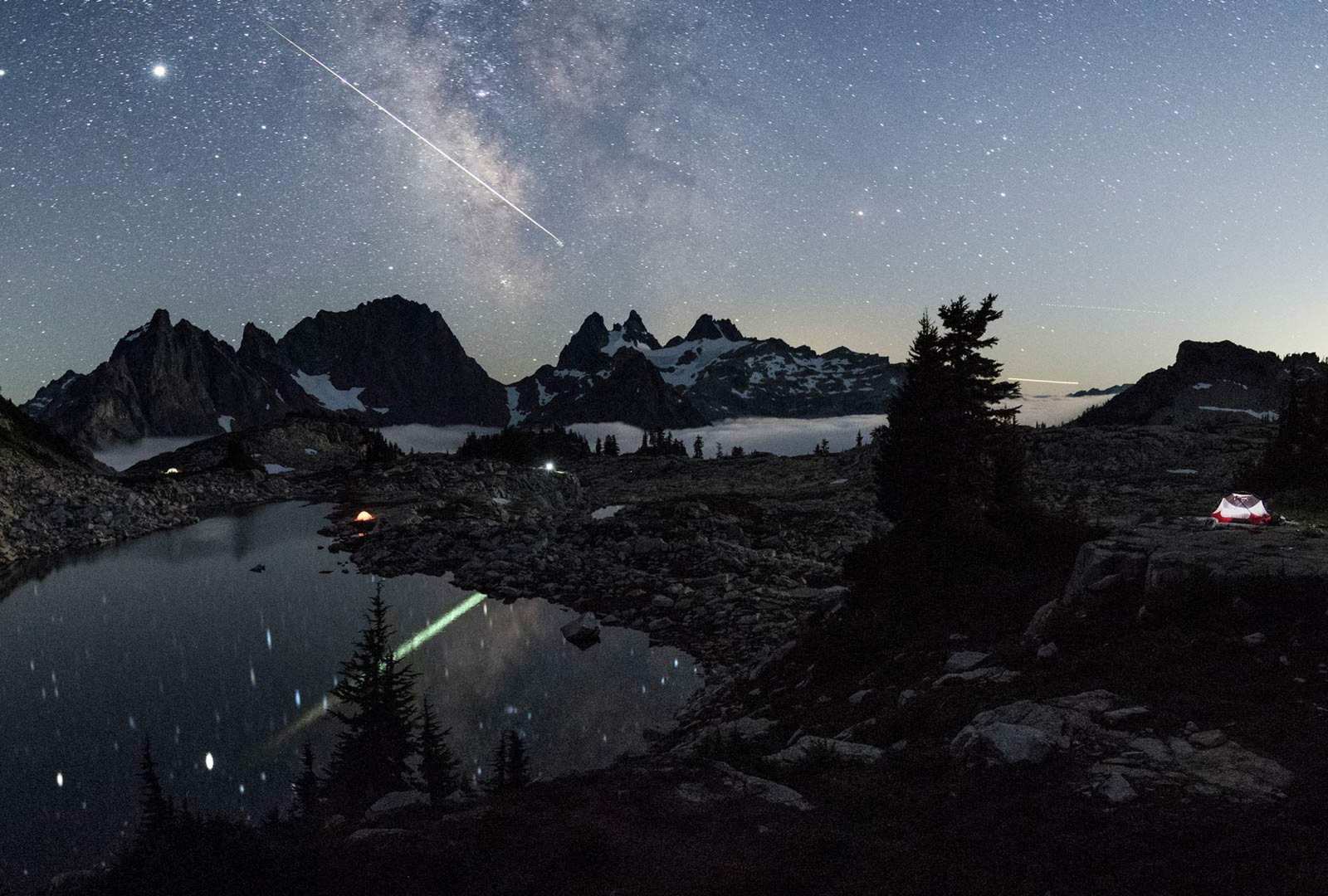 必应壁纸 2025年9月27日 坦克湖 (Tank Lakes), 高山