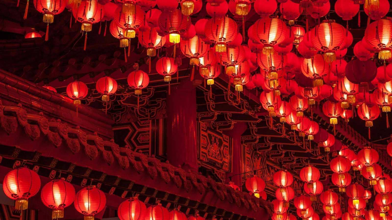 必应壁纸 2018年3月2日 【今日元宵节】乐圣岭天后宫悬挂的红灯笼，马来西亚吉隆坡