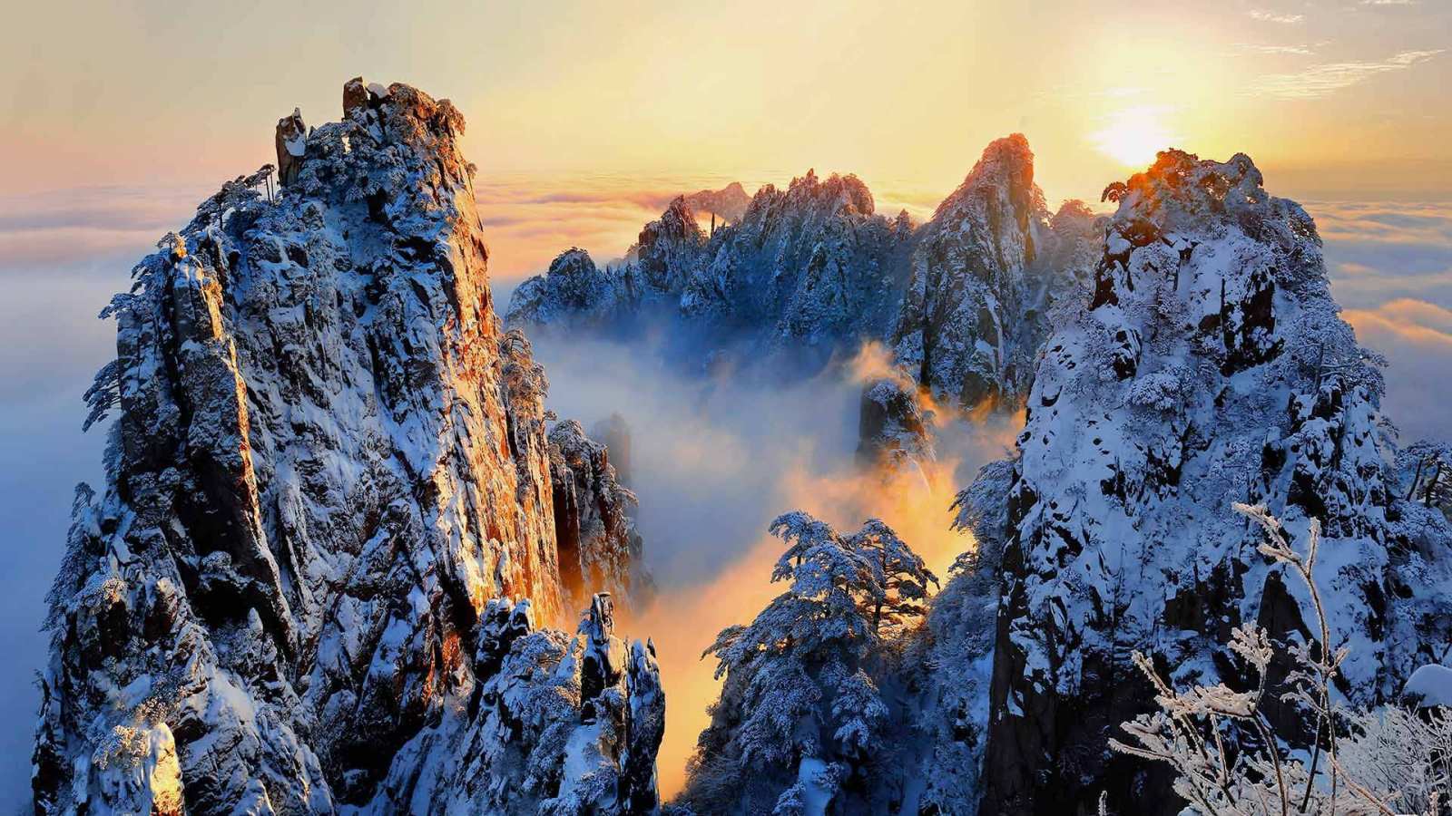 必应壁纸 2016年12月6日 【今日大雪】黄山风景区，安徽省