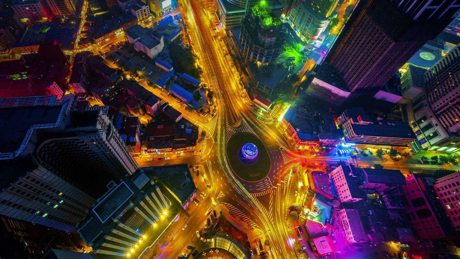 必应壁纸 2016年4月9日 中国，大连的友好广场