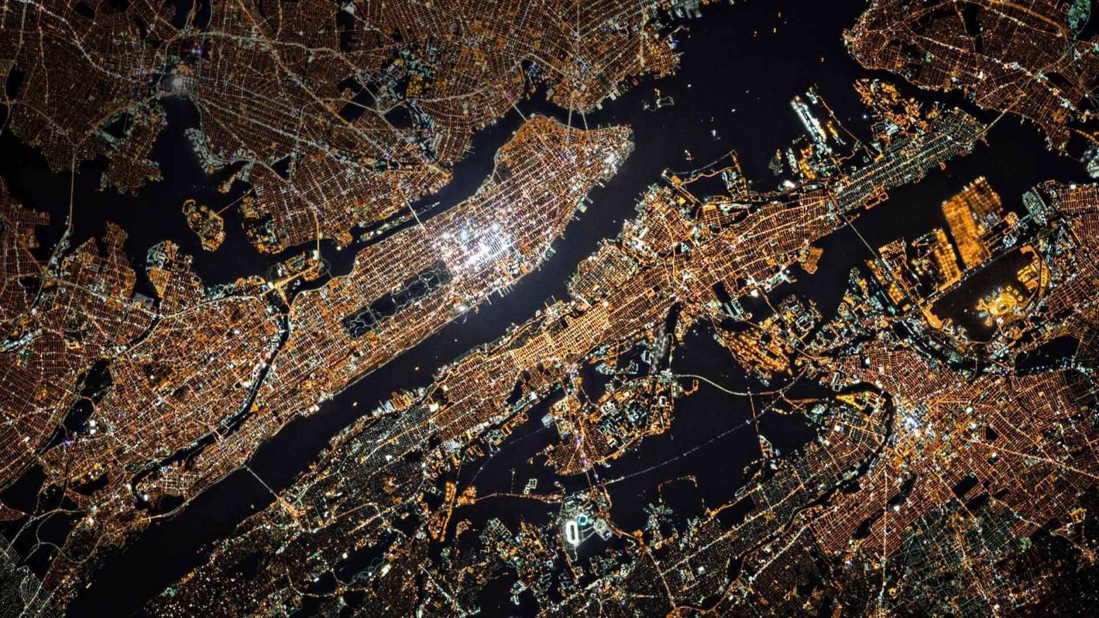 必应壁纸 2020年1月27日 从国际空间站看纽约市