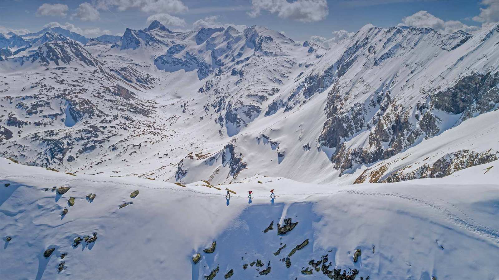 必应壁纸 2022年1月10日 在高地陶恩山脉的滑雪旅行，奥地利巴德加斯坦