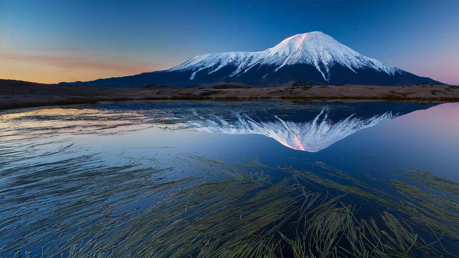必应壁纸 2020年7月6日 堪察加半岛上的扎尔巴奇克火山，俄罗斯