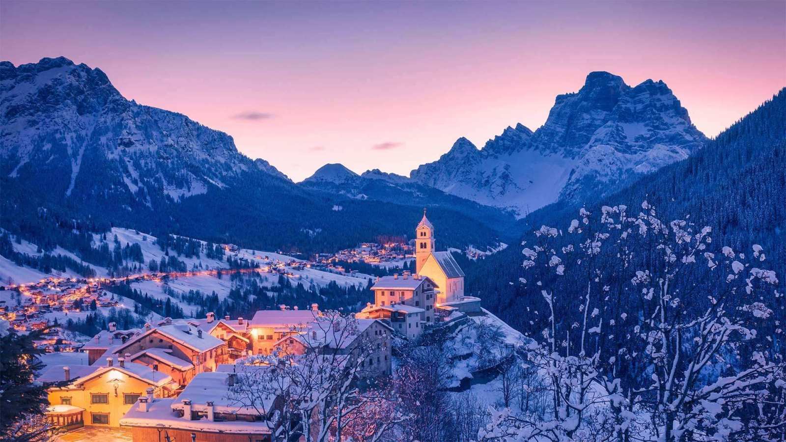 必应壁纸 2023年1月24日 明信片和雪花球的取景地