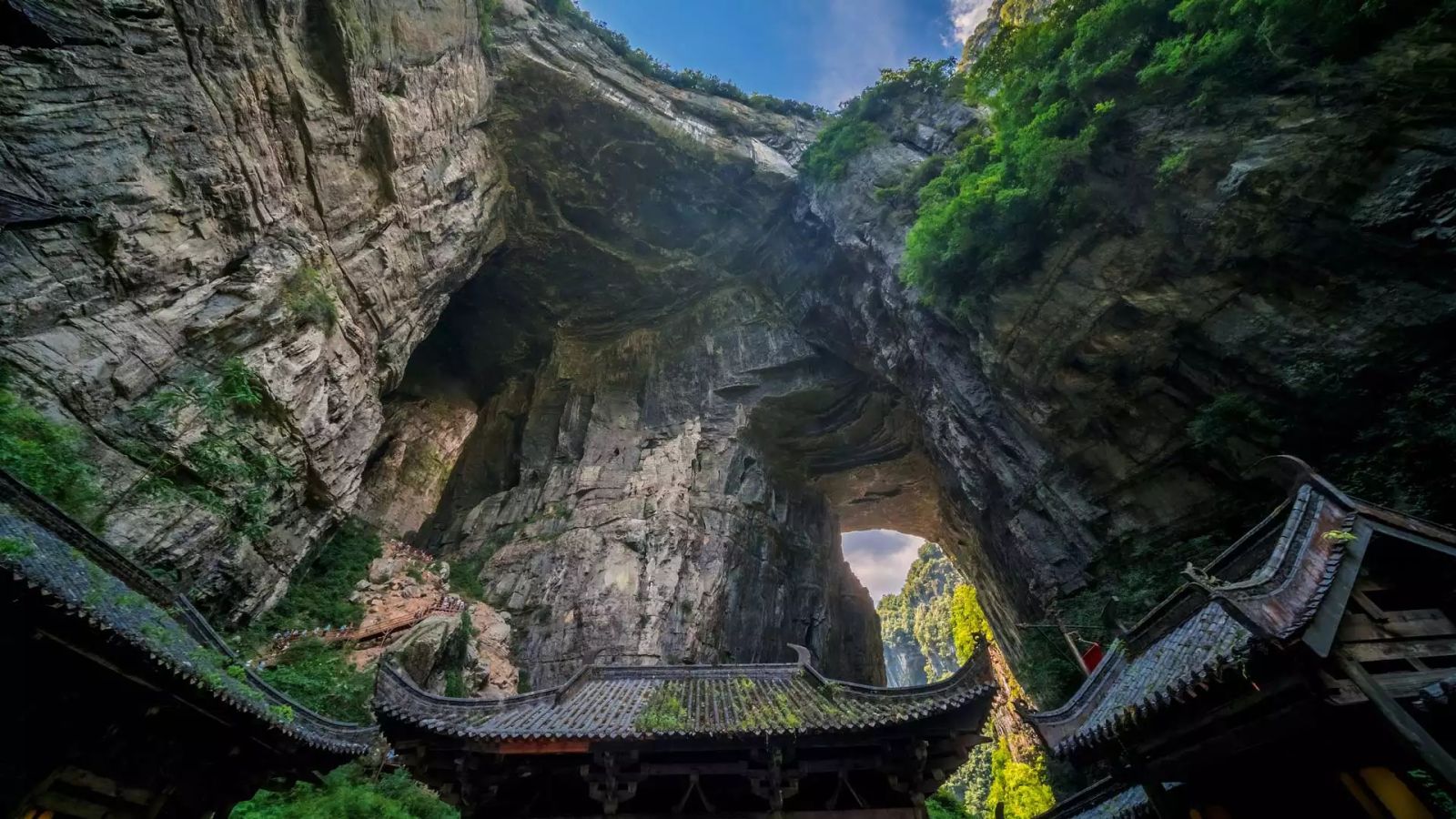 必应壁纸 2024年8月3日 武隆景区的“三生三世”
