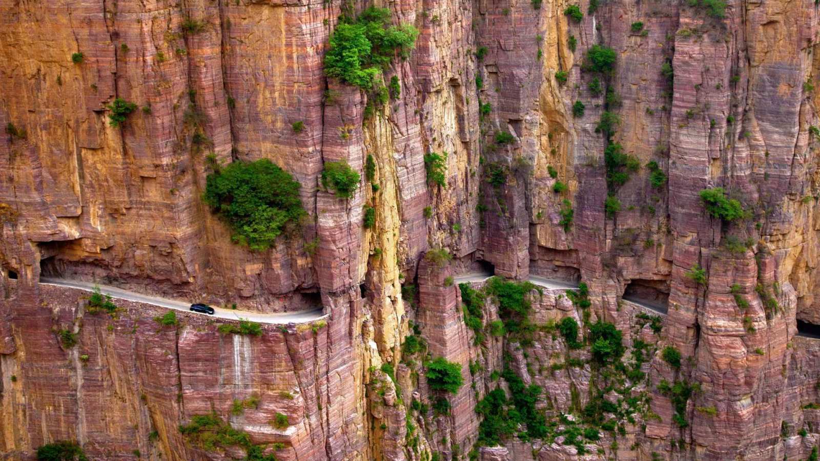 必应壁纸 2017年5月8日 太行山郭亮隧道，中国河南