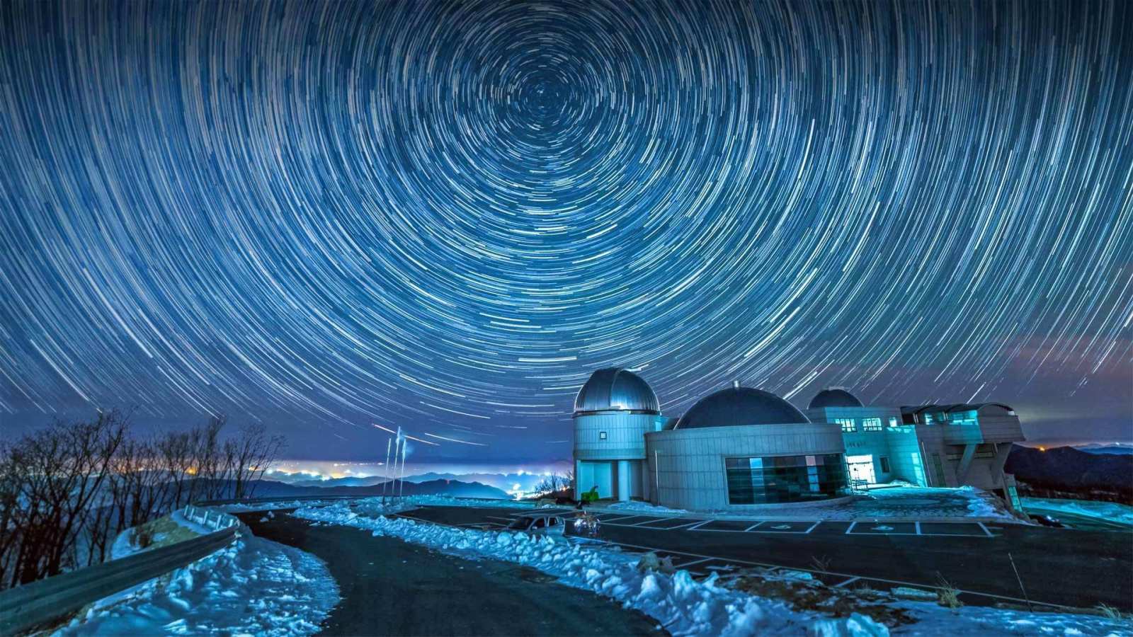 必应壁纸 2018年1月4日 广德山上的赵庆哲天文台，韩国江原道