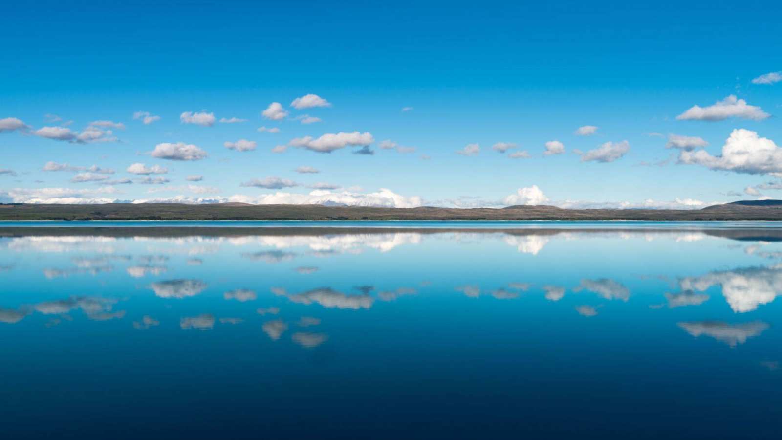 必应壁纸 2017年9月27日 普卡基湖，新西兰南岛