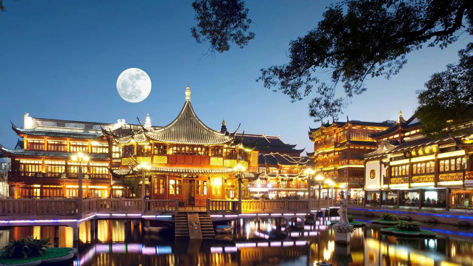 必应壁纸 2024年9月17日 月圆之夜的豫园