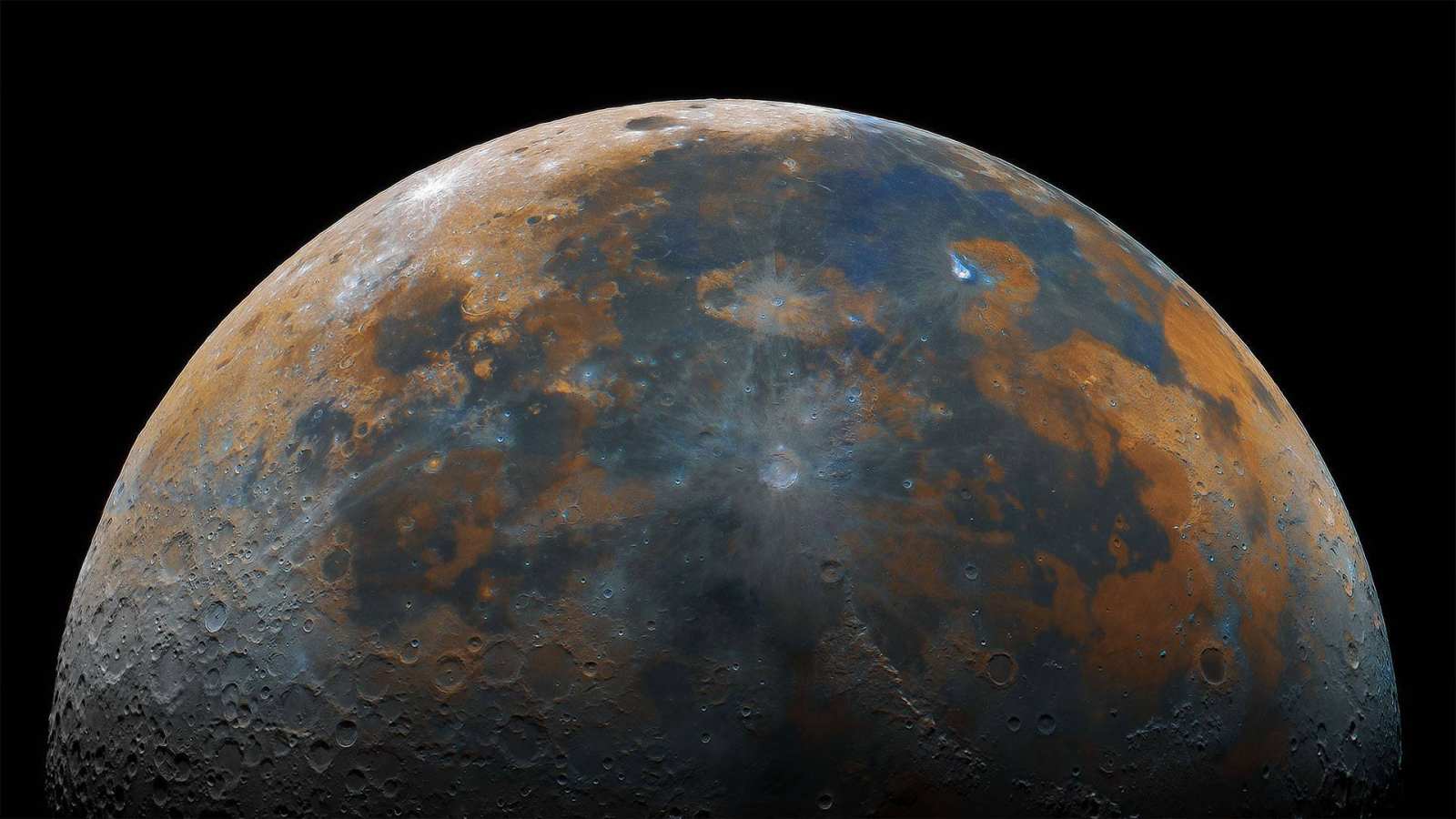 必应壁纸 2021年7月20日 月球的高清合成影像