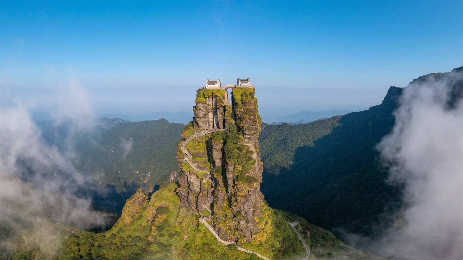 必应壁纸 2022年1月12日 梵净山，中国西南部