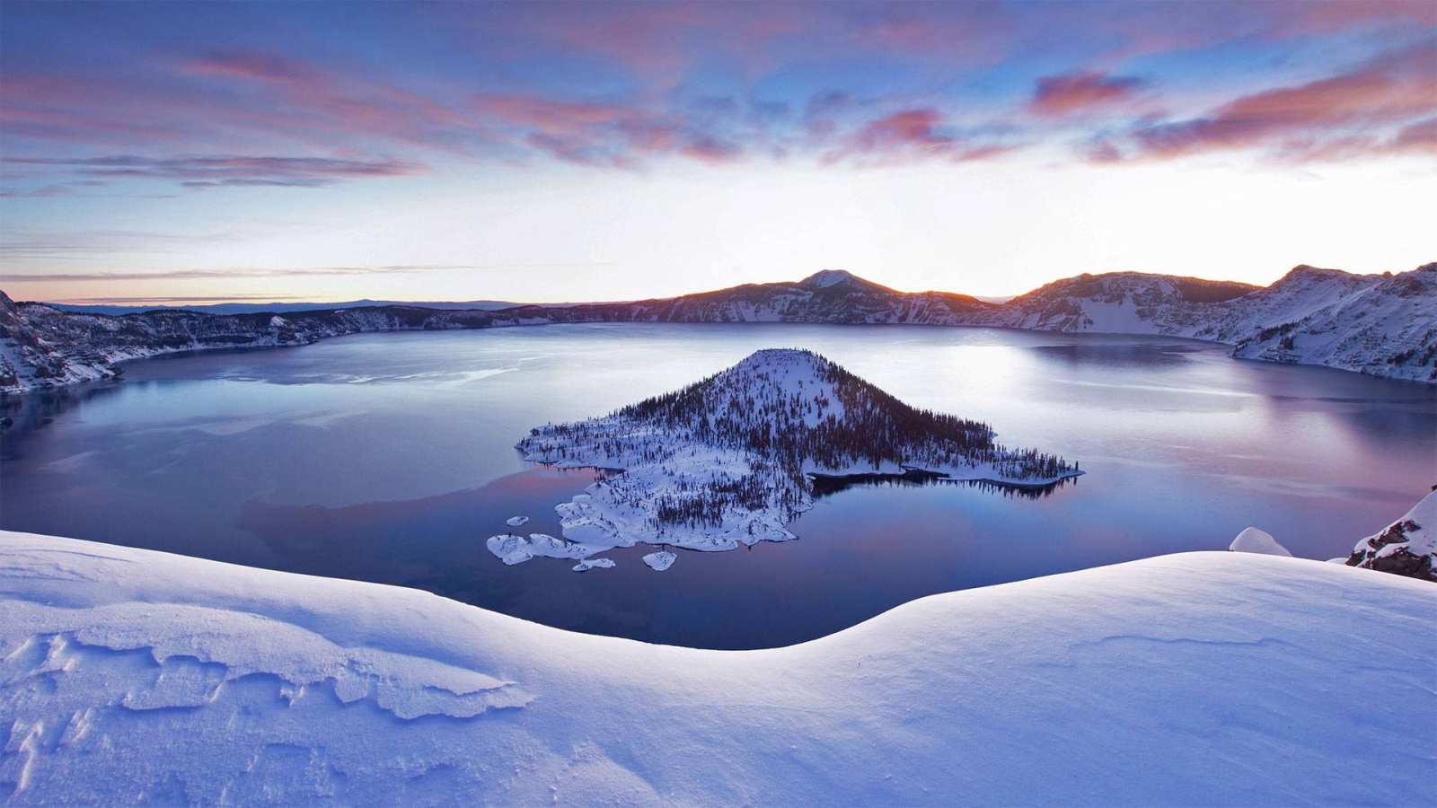 必应壁纸 2021年1月6日 火山口湖，俄勒冈州