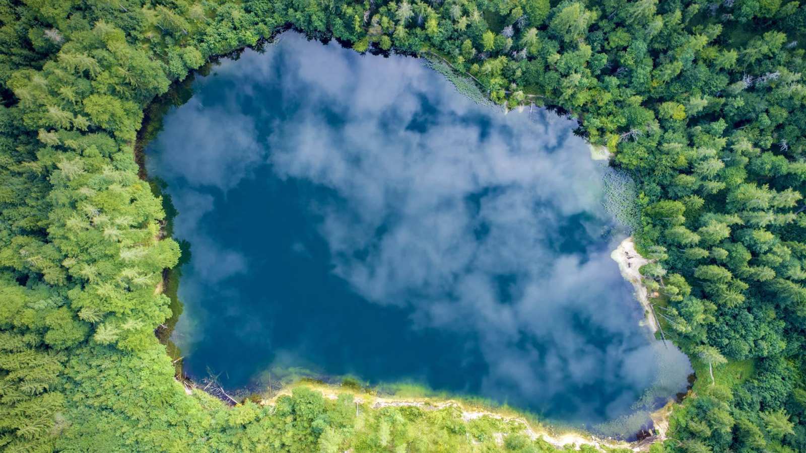 必应壁纸 2018年3月22日 萨尔茨堡附近的阿尔卑斯山内的Eibensee湖，奥地利