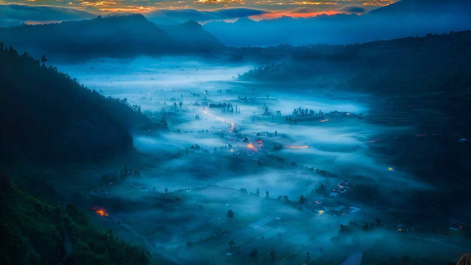 必应壁纸 2016年11月10日 金塔马尼小镇，巴厘岛，印度尼西亚