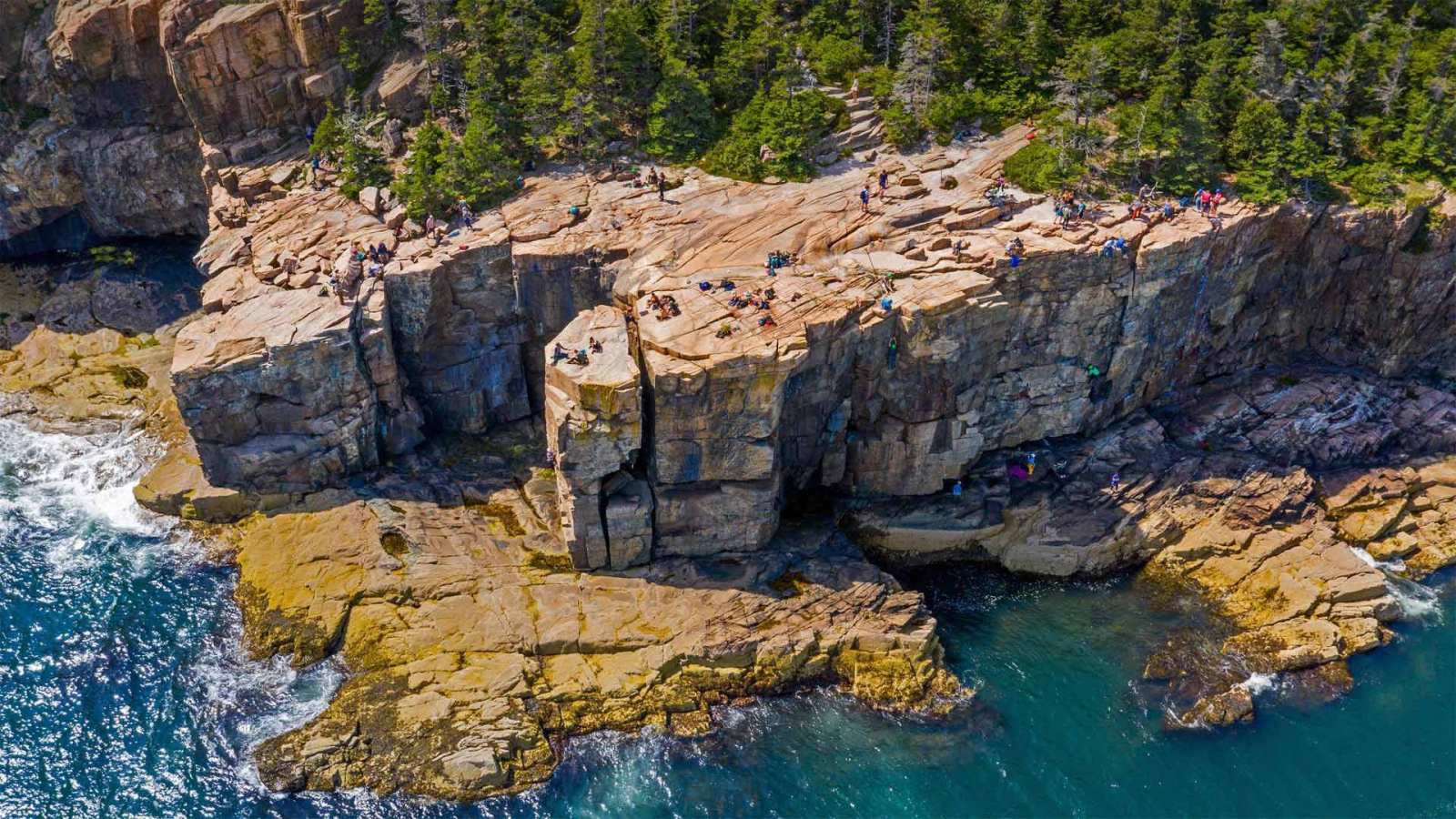 必应壁纸 2021年7月30日 Otter Cliffs, Acadia National Park, Maine