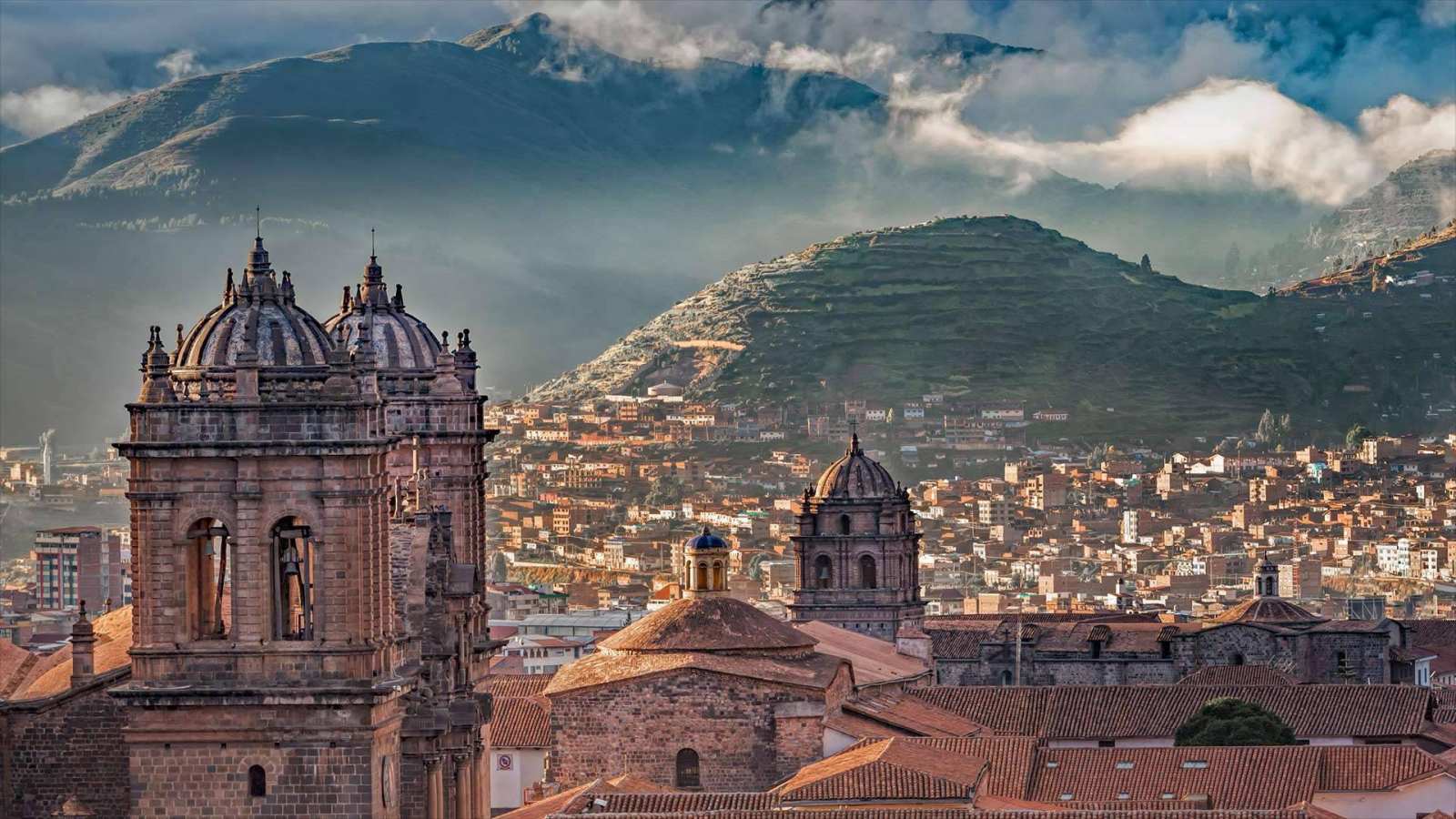 必应壁纸 2021年9月24日 Cusco Cathedral on the Plaza de Armas, Cusco, Peru