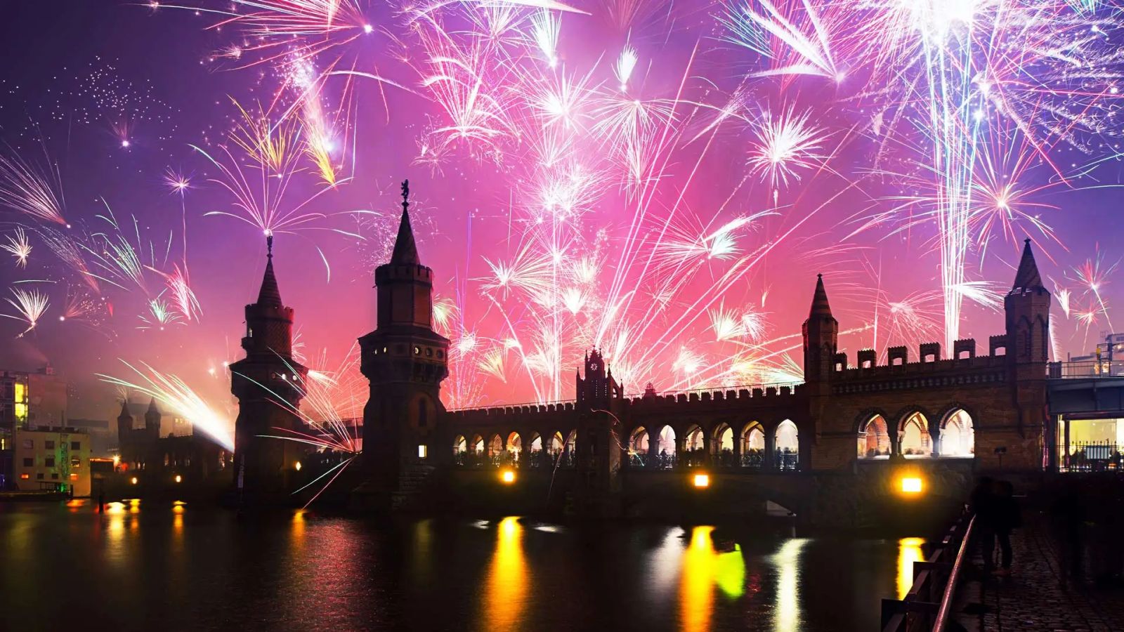 必应壁纸 2025年12月31日 除夕夜