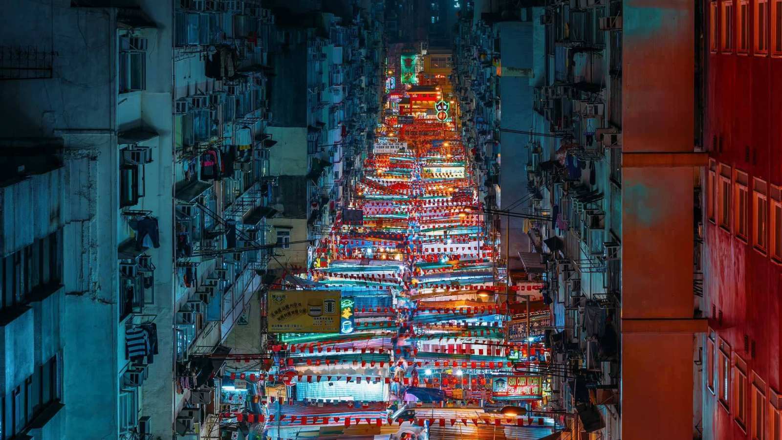必应壁纸 2017年7月28日 香港油麻地庙街夜市