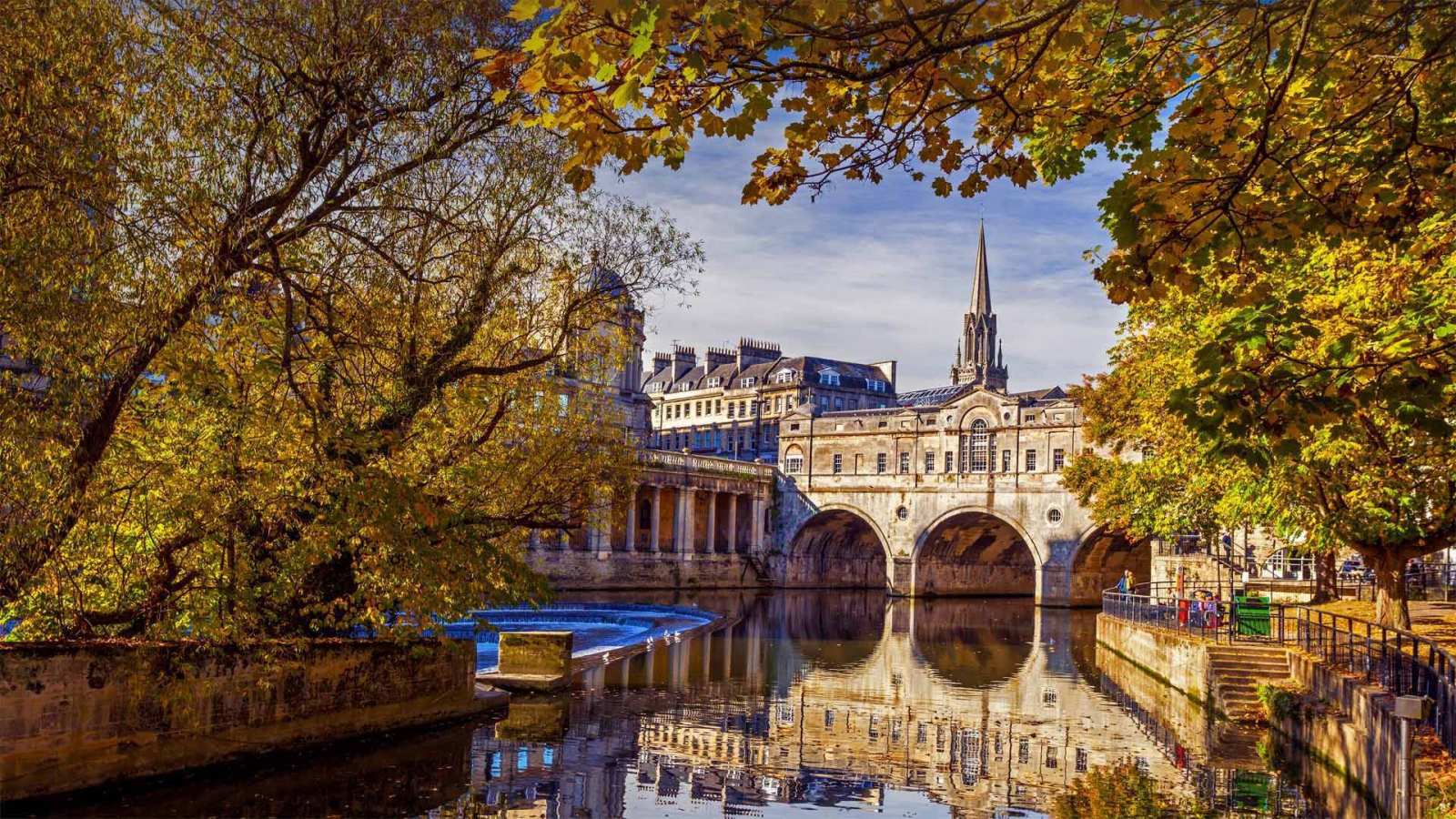必应壁纸 2021年9月10日 River Avon in Bath, England