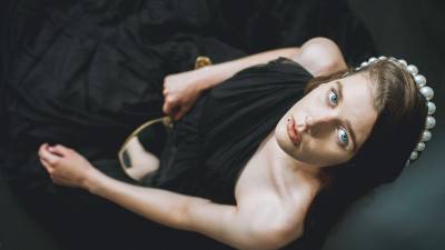 文案背景壁纸 高颜值美女高清图片壁纸2